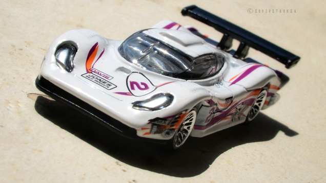 Illustration for article titled Rennsport Reunion: Hot Wheels Porsche 911 GT1-98 Straßenversion